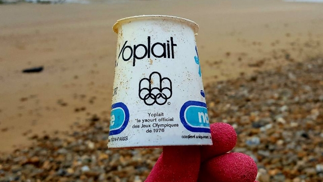 Un pot de yaourt de 1976 retrouvé sur la plage de Tardinghen !