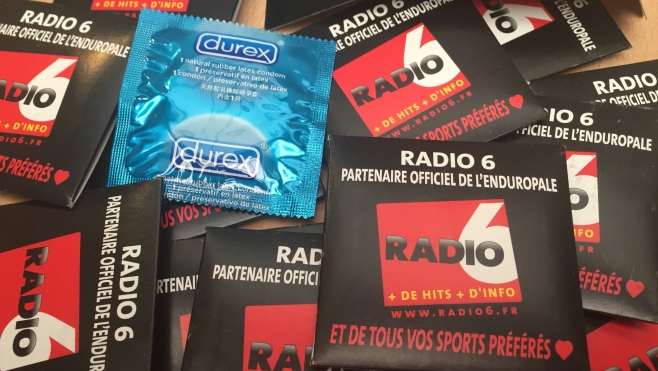 VIDEO: RADIO 6 vous offre des préservatifs pour l'enduropale !