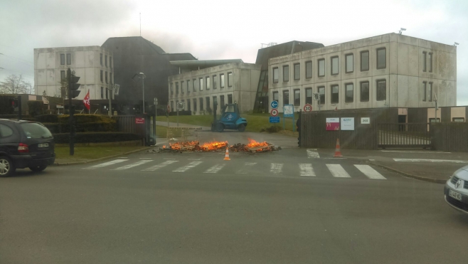 Saint Martin Boulogne : le site administratif d'EDF bloqué par les syndicalistes