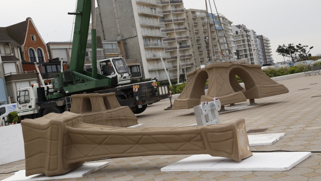 Touquet : installation de la Tour Paris Plage de Godon [VIDEO]