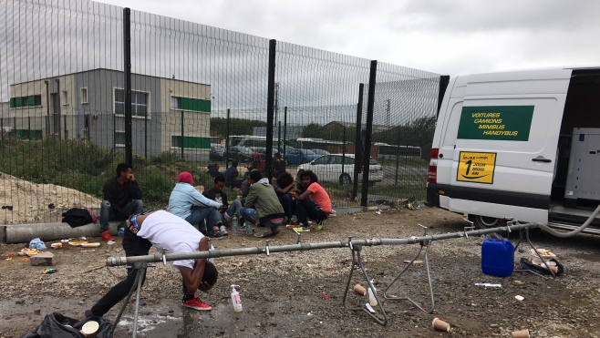 Calais : arrivée du dispositif mobile pour les migrants