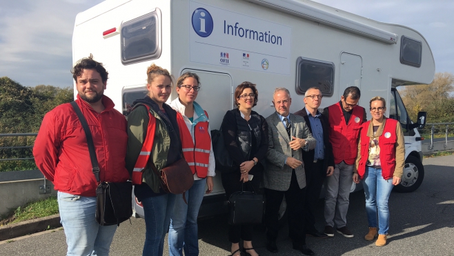 Un camping-car pour renforcer l’information des migrants du Calaisis