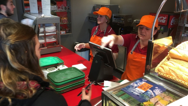 Au lycée Saint-Joseph, les élèves commandent leurs repas via une appli !