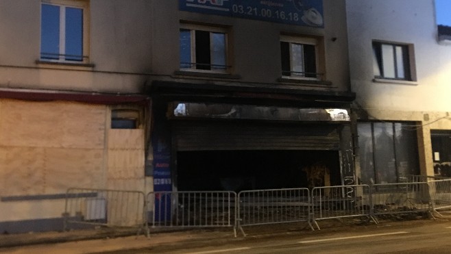 Calais : le magasin Pièces Auto Pneus ravagé par un incendie