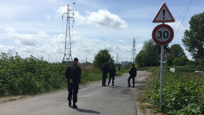 Evacuation de plusieurs campements de migrants à Calais et Marck