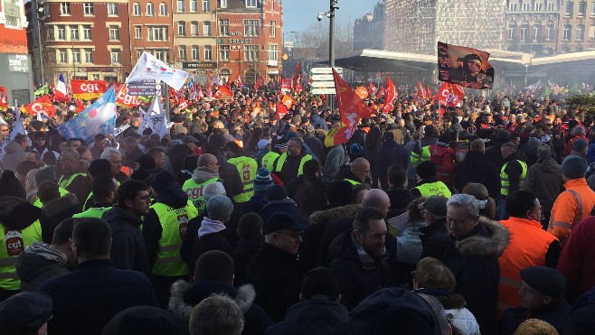 Réforme des retraites : à Dunkerque, la mobilisation ne faiblit pas avec plusieurs milliers de manifestants. 