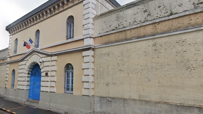 A Dunkerque, les portes de la maison d'arrêt sont bloquées plus de deux heures ce mardi matin.