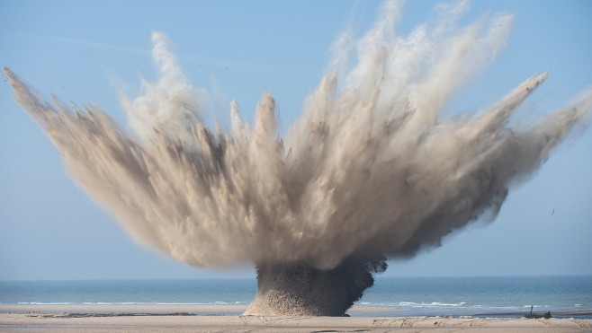 Opération de déminage de trois blocs de défense mercredi sur la plage de Wissant