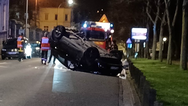 A Boulogne sur mer, une voiture s'est retrouvée sur le toit vendredi soir.