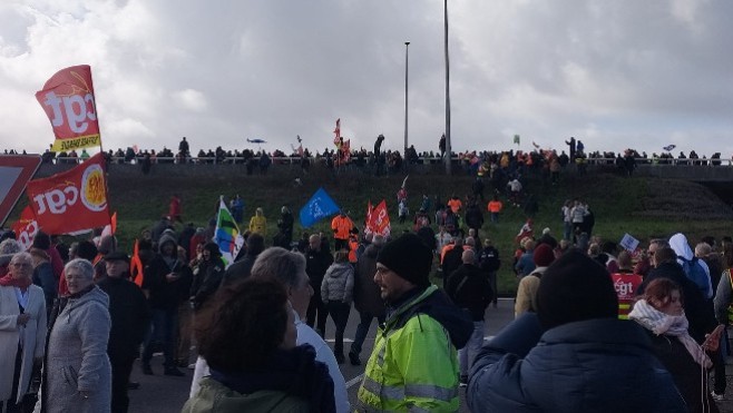 Un pompier d’Ardres suspendu pour avoir manifesté sur l'A16