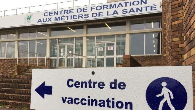 Covid: l'obligation vaccinale des soignants abrogée par les députés