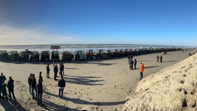 150 tracteurs sur la plage du Touquet ce vendredi après-midi