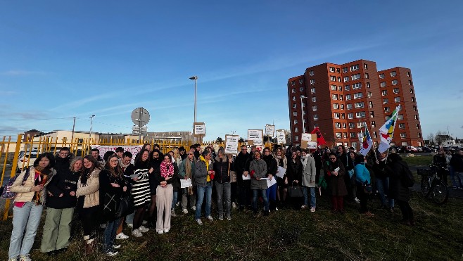 Berck: rassemblement devant le lycée contre les conditions de travail