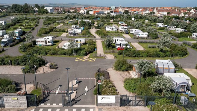 A Calais, le camping séduit les touristes