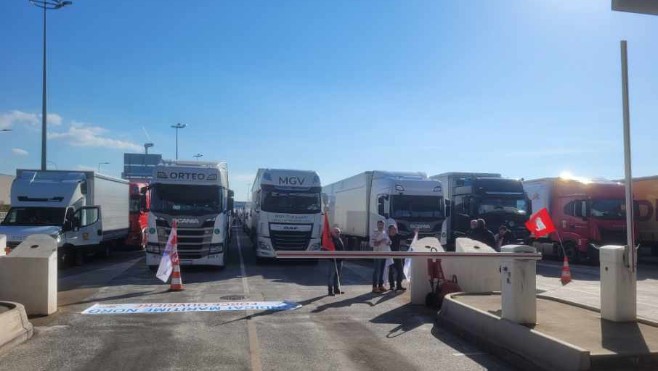 Blocage des embarquements fret de P&O au port de Calais
