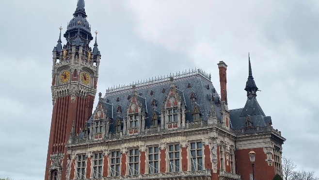 Grand feu d'artifice ce vendredi soir pour les 100 ans de l'hôtel de ville de Calais !