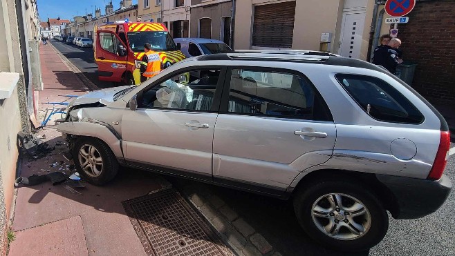 Calais: une collision entre deux voitures, une piétonne renversée rue Fergusson