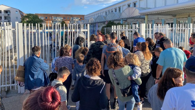 La rentrée des classes : lundi matin, parents et enfants ont retrouvé le chemin des écoles...