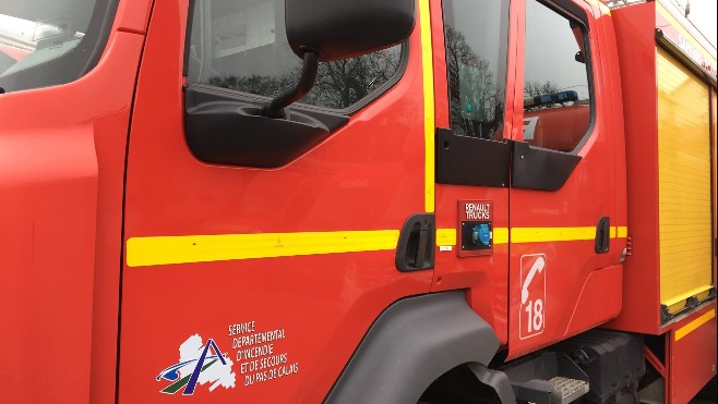 À Desvres, un feu s’est déclaré dans un garage en bois, faisant un blessé léger.