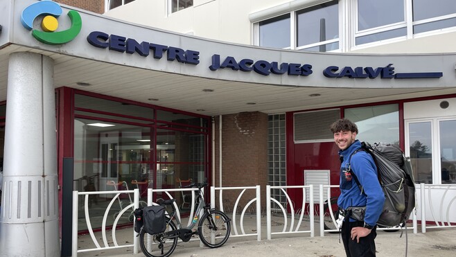 Berck : Théo fait le tour de France à pied pour la recherche contre Parkinson, il s’est arrêté au centre Jacques-Calvé