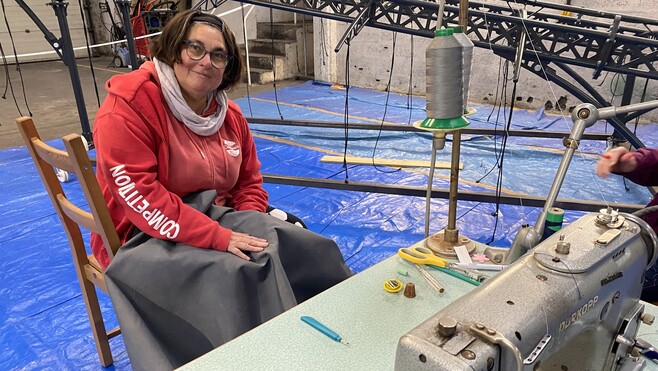 Sous le Varan de Voyage, 60 métiers et une Calaisienne couturière de voiles des bateaux !