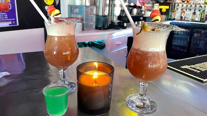 On a testé pour vous les cocktails du Varan et du Dragon au Purple Café !  