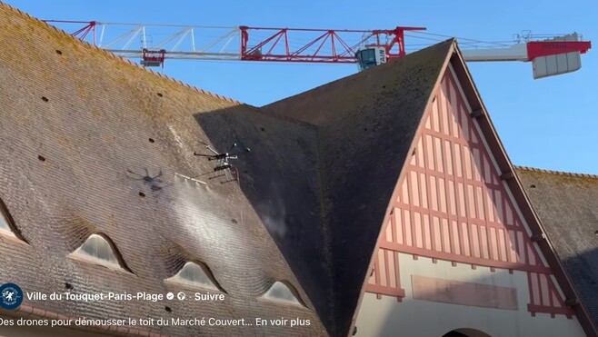Au Touquet, des drones démoussent le toit du Marché Couvert