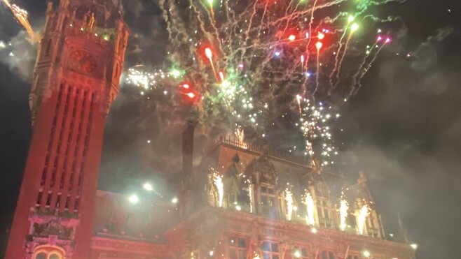 À Calais, cinq minutes de feu d'artifice ont lancé les illuminations de Noël !