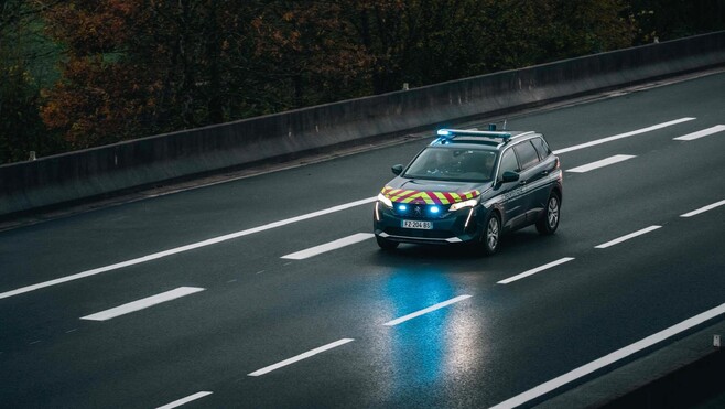 Steenvoorde: après une collision, il prend la fuite à pied sur l'A25 et blesse un gendarme pendant son interpellation