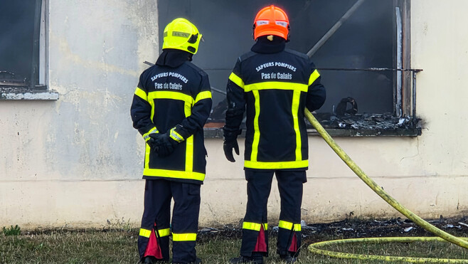 Un important incendie ravage une habitation à Menneville, près de Desvres