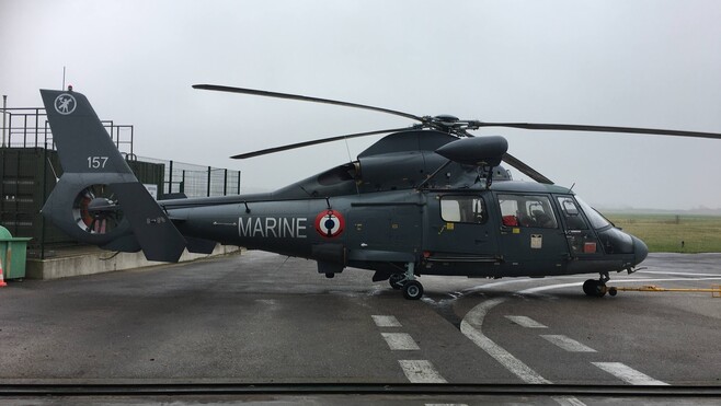 En pleine nuit au large de Boulogne-sur-Mer, un passager d'un navire hélitreuillé par la Marine nationale.