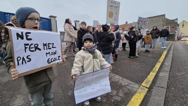 Le Portel: parents et enfants ont marché contre la fermeture annoncée de l'école Saint-Jean-Baptiste