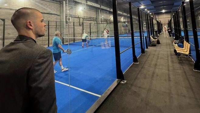 Calais : Lucas Chevalier en visite surprise hier dans sa salle de padel, les fans au rendez-vous