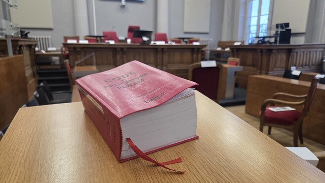 Fraude aux cartes grises: 12 personnes jugées à Boulogne, jusqu'à 6 ans d'emprisonnement requis