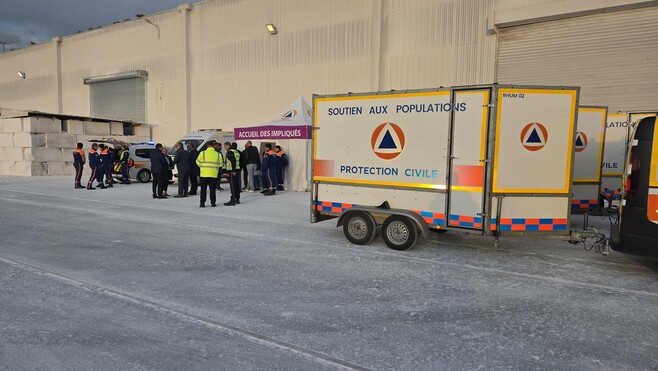 Boulonnais: 77 migrants débarqués au port, 3 blessés graves brûlés à l’essence