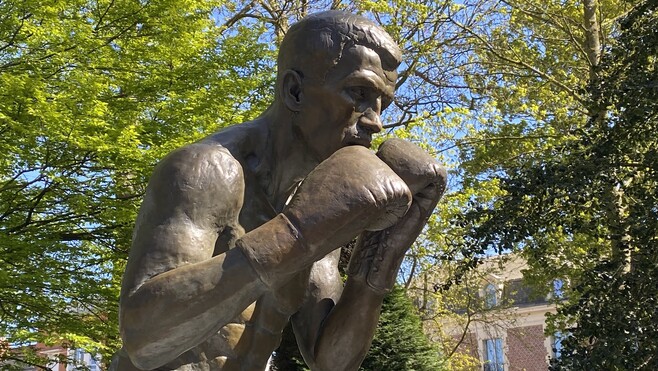 Calais: la statue de Thierry Jacob trône au parc Saint-Pierre, paradis du boxeur !
