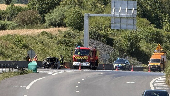A16 : un véhicule a pris feu juste avant la sortie à Wimille