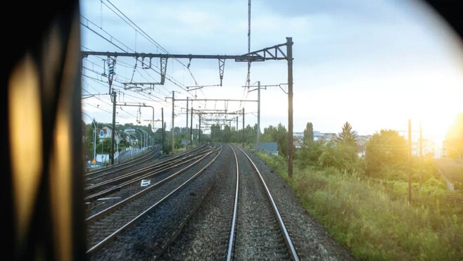 390 voyageurs bloqués pendant 8h dans un train, sans eau ni nourriture, près de Longpré-les-Corps-Saints