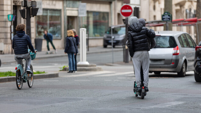 Somme : le casque devient obligatoire pour les utilisateurs de trottinettes électriques