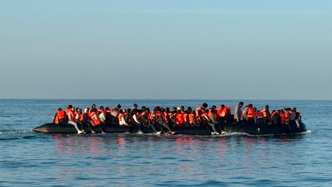 Détroit du Pas-de-Calais : 78 migrants secourus après le naufrage de leur embarcation vendredi.