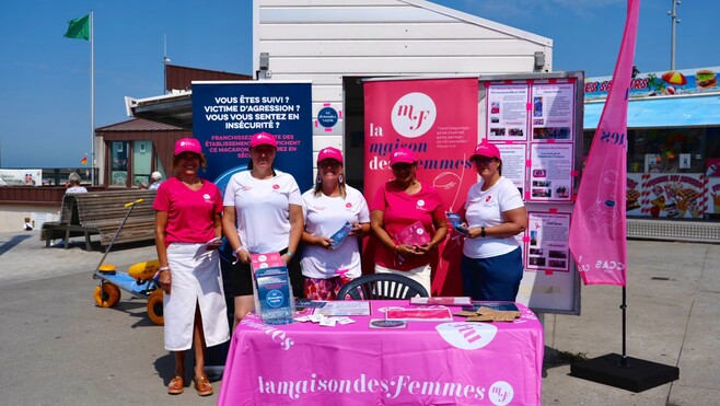 Calais : un chalet de la Maison des Femmes a ouvert lundi sur la plage. 