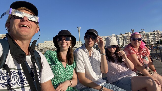 Partout sur la Côte d'Opale et Picarde, l'éclipse du soleil a rassemblé les familles et amis... 