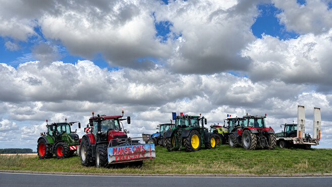 Forest-Montiers : plus de 180 agriculteurs mobilisés pour soutenir un projet de poulailler, une cinquantaine d’opposants également présents