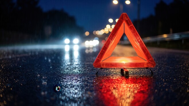 Beaurainville : une voiture finit sur le toit au passage à niveau, un jeune homme miraculé
