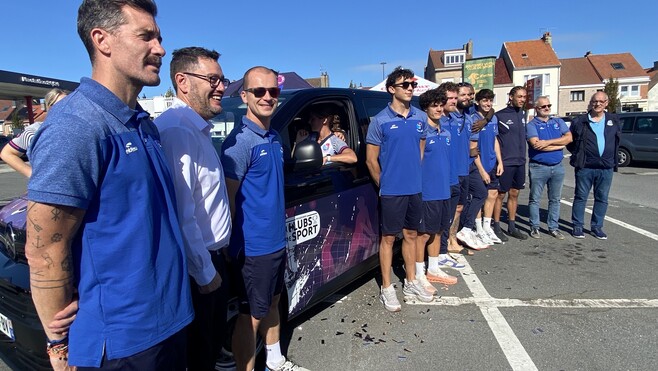 Volley : Le LISSP Saint-Pierre Calais gagne un minibus électrique grâce aux clients du Club de Sport Carrefour !