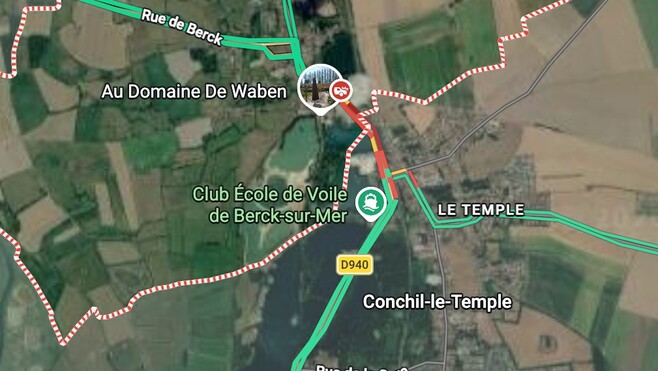 Waben : une voiture percute un pylône électrique sur la D940.