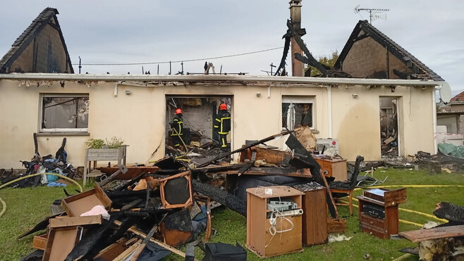 Louches : une maison ravagée par un incendie, un appel aux dons lancé pour aider une famille de trois personnes
