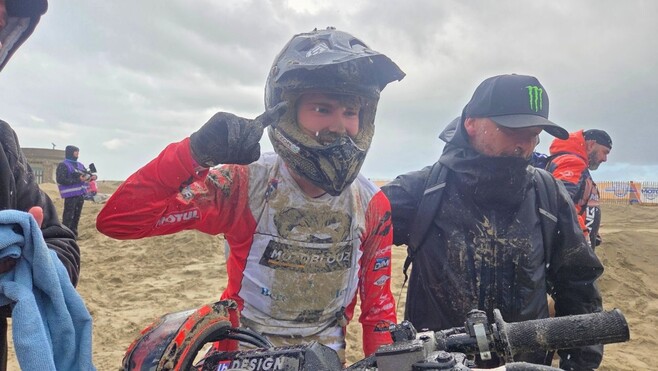 Beach-Cross de Berck : Mathis Matte remporte la course Juniors sous la pluie et prend la tête du championnat de France !