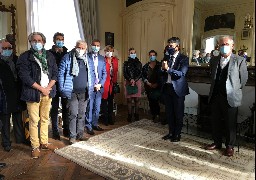 Montreuil sur mer : le sous-préfet remercie les soignants qui ont mis en place la vaccination contre la covid.