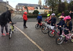 A Calais, Opale Vélo Services apprend aux enfants à rouler à vélo pendant les vacances de la Toussaint